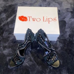 Rock n’ Roll all Night with these Two Lips High Heels.